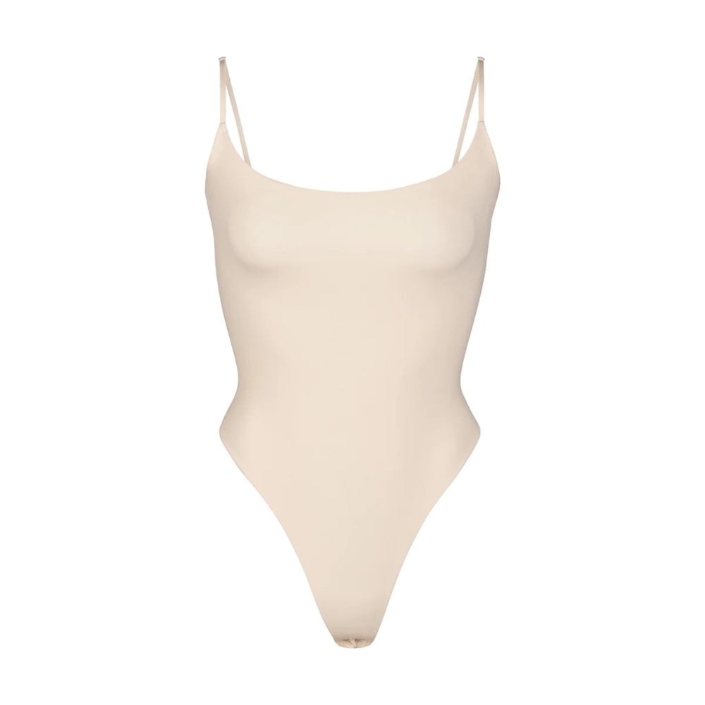 SKIMS: Fits everybody cami bodysuit. Color sand. Size S/M
